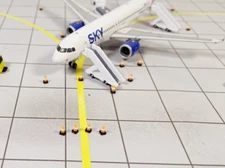 100x Orange/White TRAFFIC CONES Airport Stand GSE Models 1:400 Scale Diorama