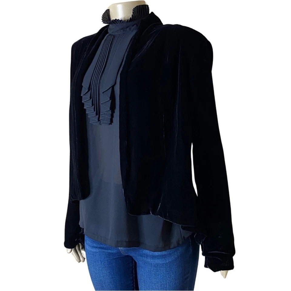 Chaqueta BB Dakota Terciopelo Negro Renacimiento Capricho Drapeada Frente Abierto (L) Foto 3 de 4