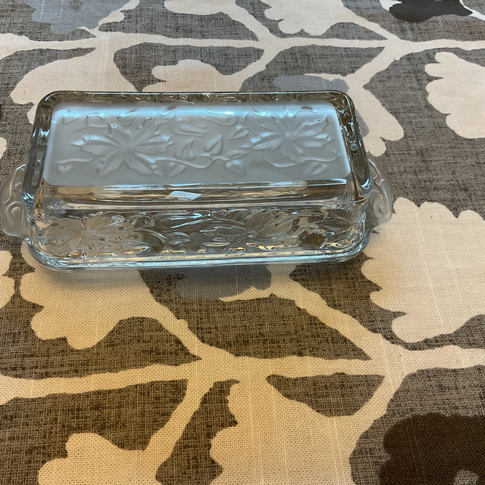 Vintage Princess House Fantasia Poinsettia Frosted Butter Dish with Lid. NEW