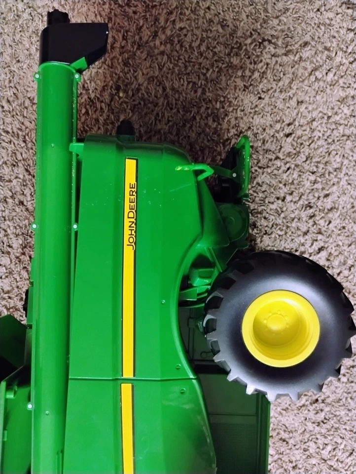 Bruder John Deere S670 Combine Harvester Farm Toy - No heads - Image 3 of 4