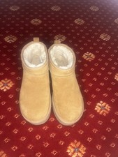 UGG Classic Ultra Mini Platform Sand Color In Excelent Condition Size 6