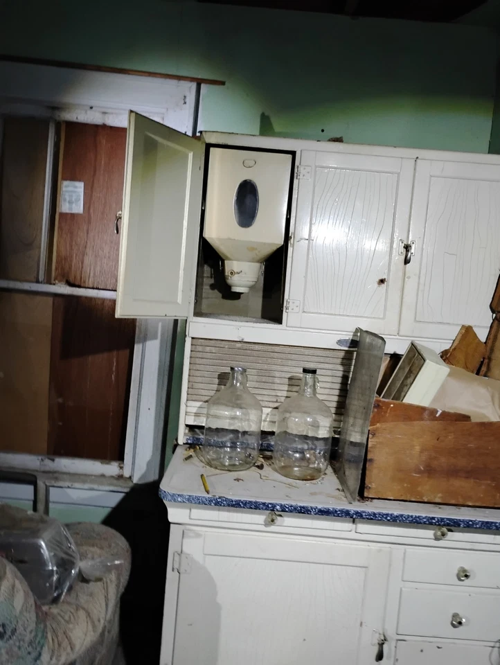 Antique Hoosier Cabinet W/ Flour Sifter ALL ORIGINAL - Image 2 of 4