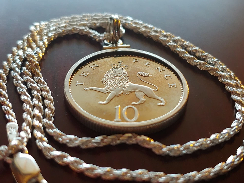 1999 ROYAL ENGLISH LION Proof pendant on an 18" Sterling Silver Rope Chain 25mm - Image 4 of 4