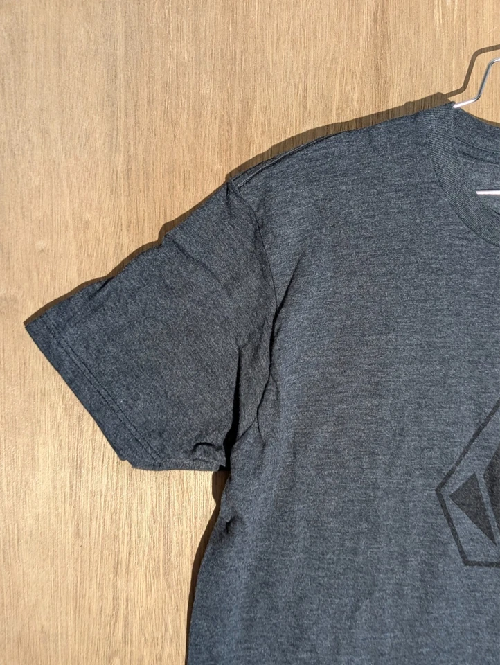 volcom shirt mens size L crew neck short sleeve logo dark gray - Image 2 of 4