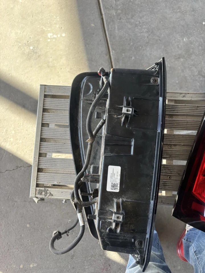 Par de lanternas traseiras GMC Sierra 2020 OEM usadas de fábrica somente luzes - Imagem 4 de 4