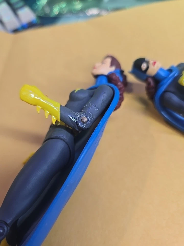 LOT DC DIRECT UNMASKED BATGIRL BARBARA GORDON SERIES 2 SECRET FILES SEE PHOTOS - Image 3 of 4