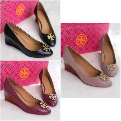 closed toe wedge pumps