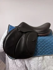 17.5" VOLTAIRE STUTTGART BUFFALO 2020 close contact jumping saddle- Pro Panels