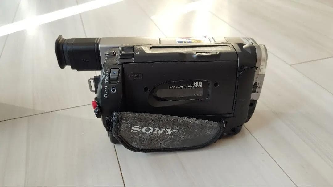 Sony Handycam CCD-TRV80 Silver Hi8 Camcorder Video Camera 20x Zoom