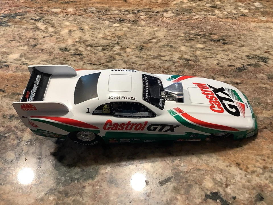 Action John Force 1997 Castrol GTX MUSTANG COCHE DIVERTIDO 1:24 con CAJA Foto 3 de 4