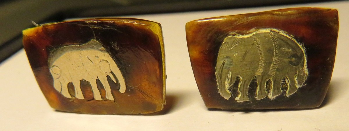 Boutons De Manchettes Anciens – Motif éléphant, Argent Et Bakélite Façon écaille – Occasion Très Bon état
