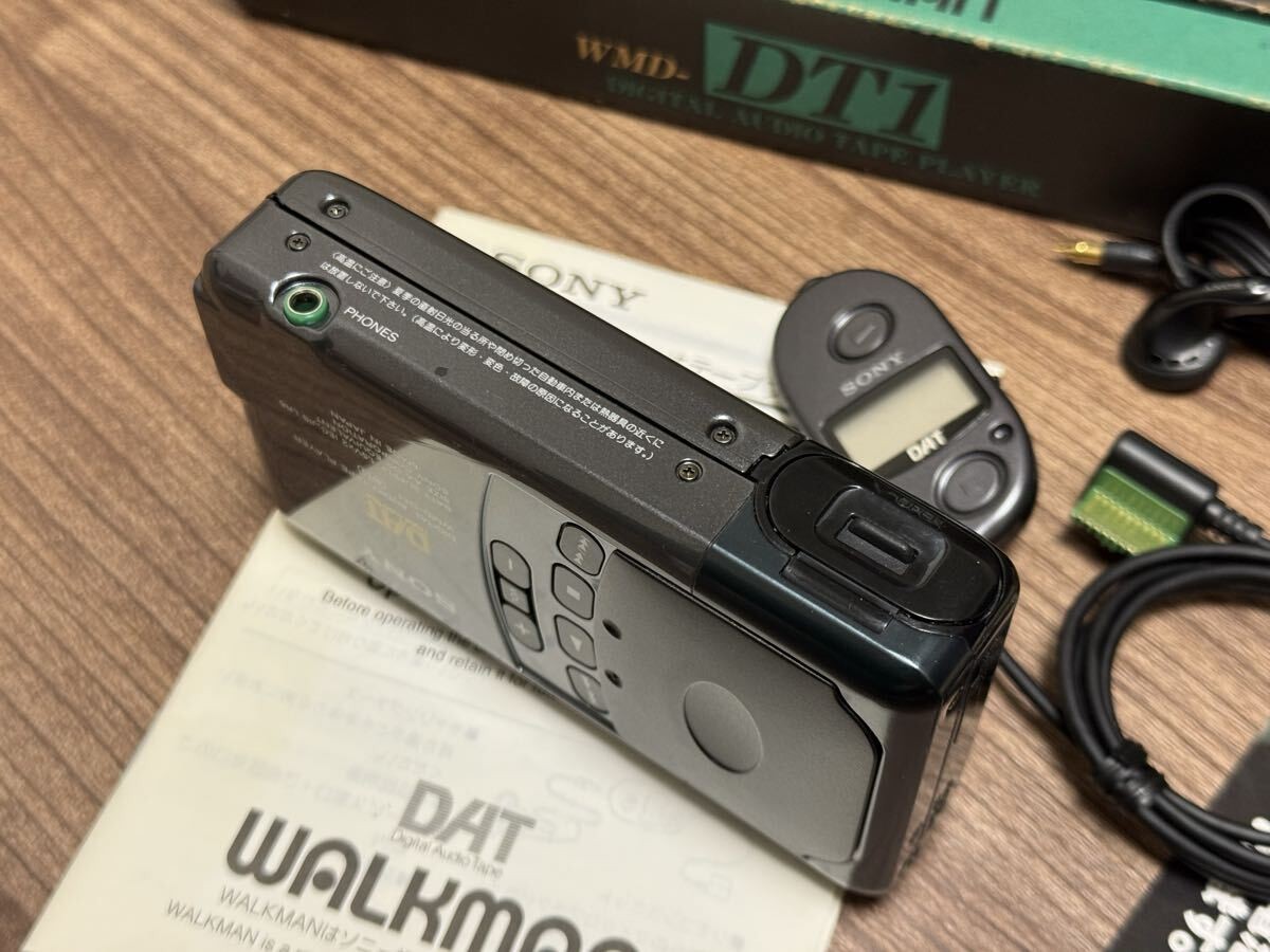 Sony WMD-DT1 DAT Walkman Digital Audio Tape Player Portable 32