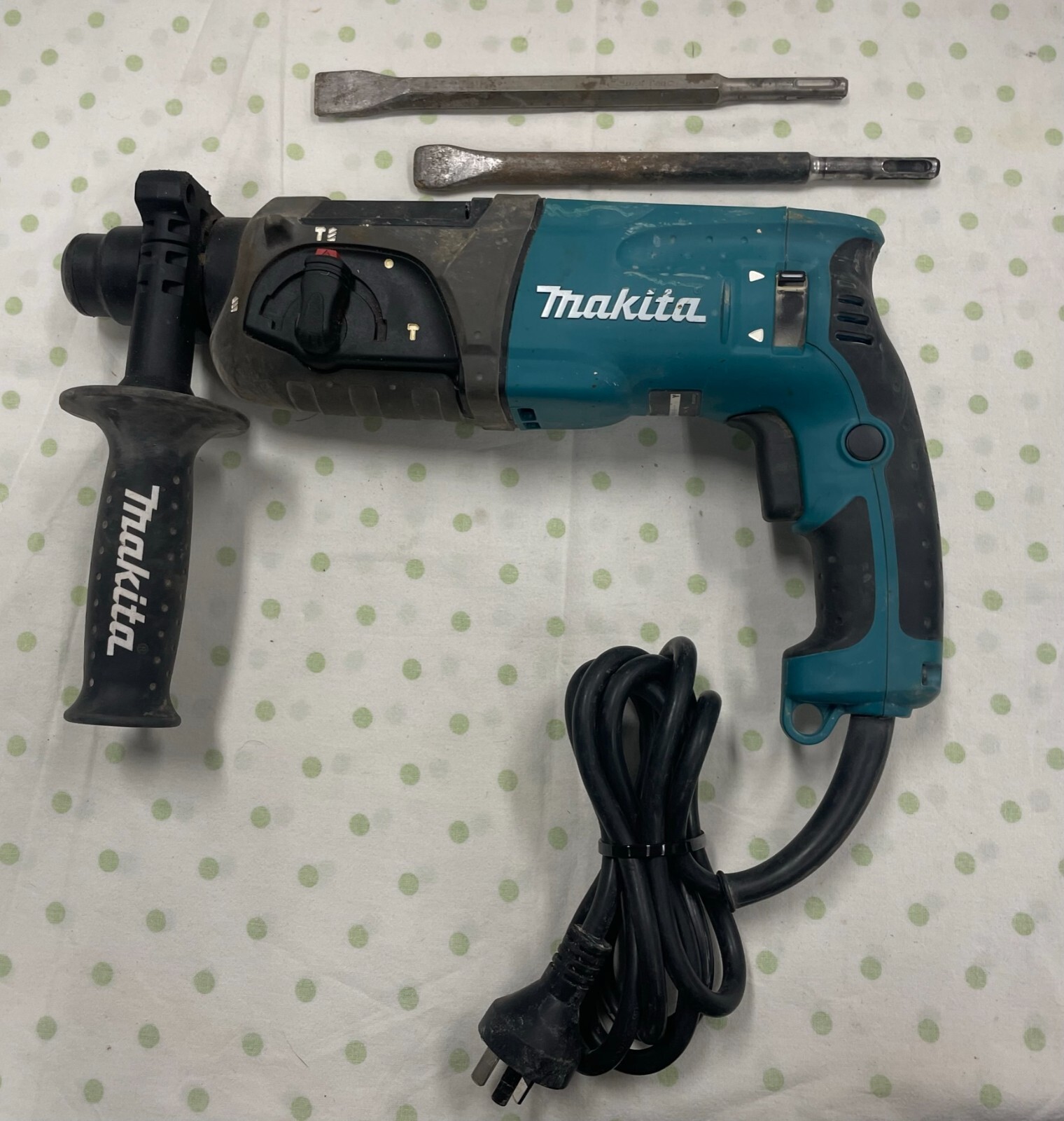 MAKITA 780W 24MM ROTARY HAMMER DRILL HR2470 WITH CASE eBay