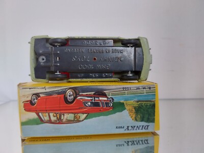 Dinky Toys France Originale 1/43 réf 547 : Panhard PL17 Berline (Mauve