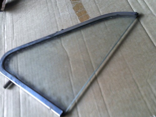 Morris Minor 1/4 Light Glass