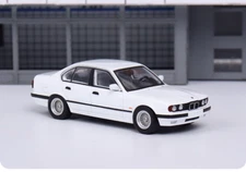 DCM 1:64 BMW 7 Series E32 Alloy Car Model Exclusive Collection Ornament