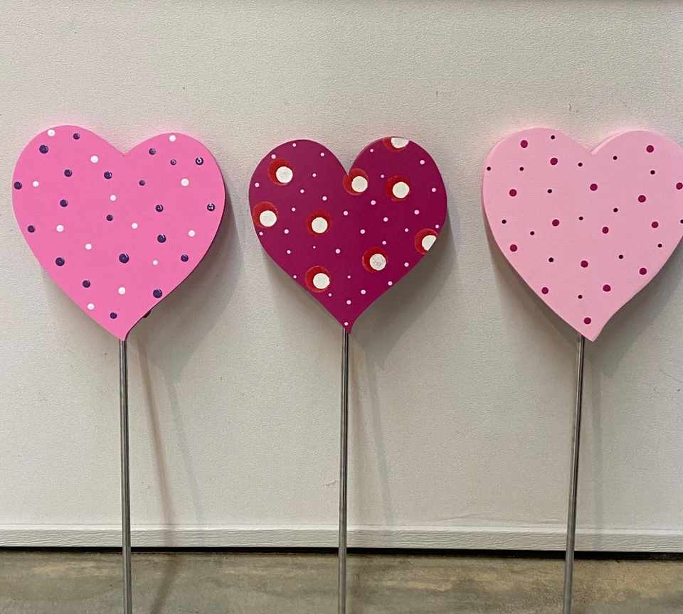 Corazones de madera de San Valentín Plant Poke, letrero de arte de patio, corazones de San Valentín Foto 3 de 4