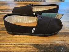 NEW TOMS Classic Youth Slip-On Black Casual Canvas -NIB Size 6