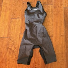 Arena Powerskin Carbon Air2 Open Back Kneeskin Size 24