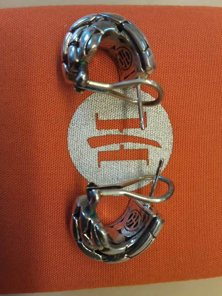 Pendientes de aro John Hardy de plata esterlina cruzados Kali cruzados Omega traseros Foto 3 de 4