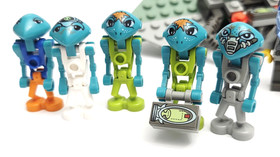 Lego Life on Mars Minifigure Play Pack w/ Figures  & Incomplete LoM Set 7311