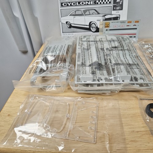 AMT ERTL 1967 Mercury Comet 1:25 #31761 Open Box Sealed Parts 2002 - Picture 8 of 9