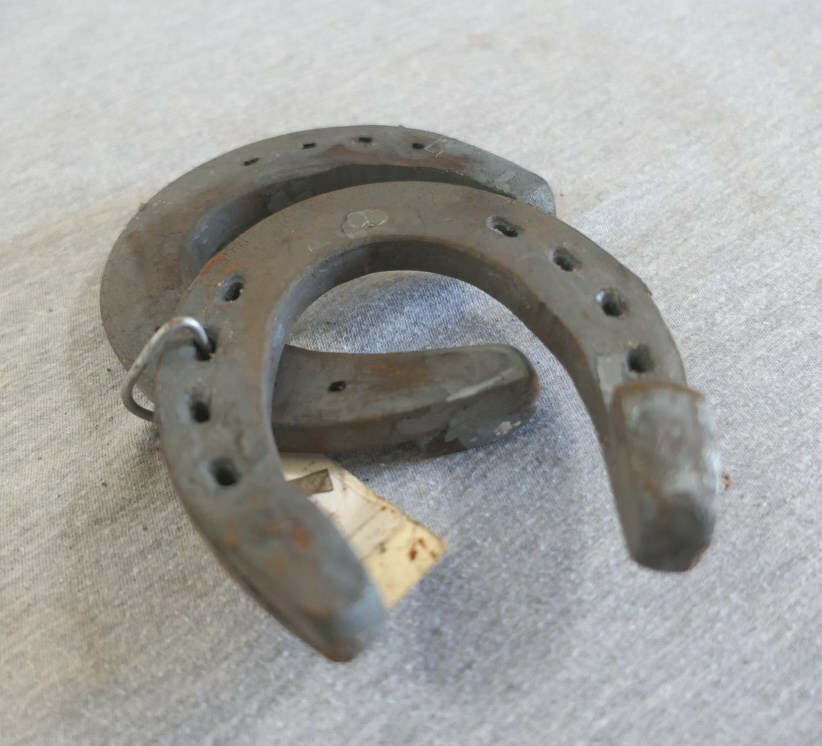 Pair IC-WHPL Half Round Steel Horseshoes Size 00 1/2
