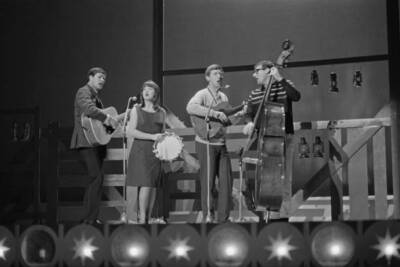 Judith Durham of folk music group The Seekers OLD PHOTO 18