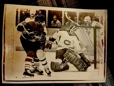 1976 KEN DRYDEN STANLEY CUP FINALS PHOTO ROSS LONSBERRYNHL HOCKEY LARRY ROBINSON