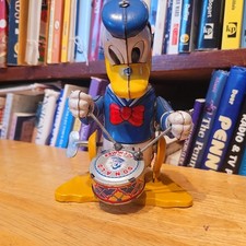 VERY NICE 1950'S or 60'S TIN  WIND UP DONALD DUCK  THE DRUMMER