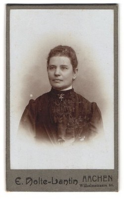 Fotografie E. Nolte-Lantin, Aachen, Wilhelmstrasse 66, Portrait bürgerliche Dam 