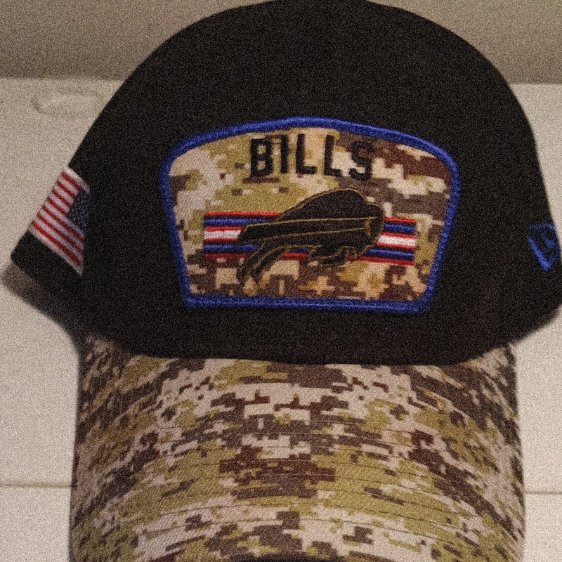 New Era Buffalo Bills NFL Salute to Service Black Cap w/ Camo Brim