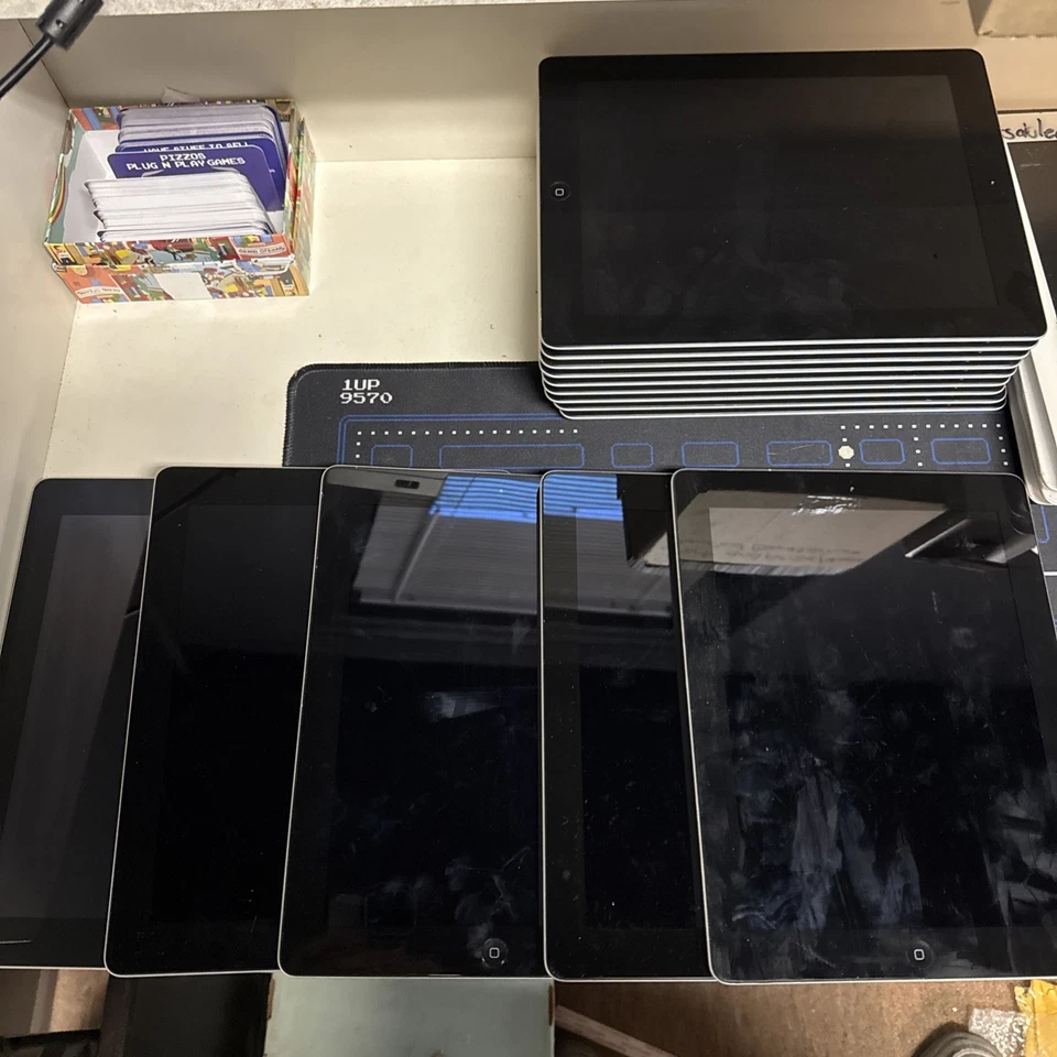 20 Lot Apple iPad 2 A1395 2nd Gen 16GB / 32GB Lot of 20 - Image 4 of 4