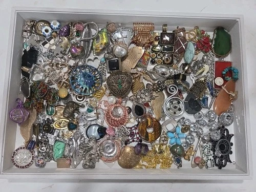 Vintage To Modern Pendant Charm Costume Jewelry for crafts Lot 170+++