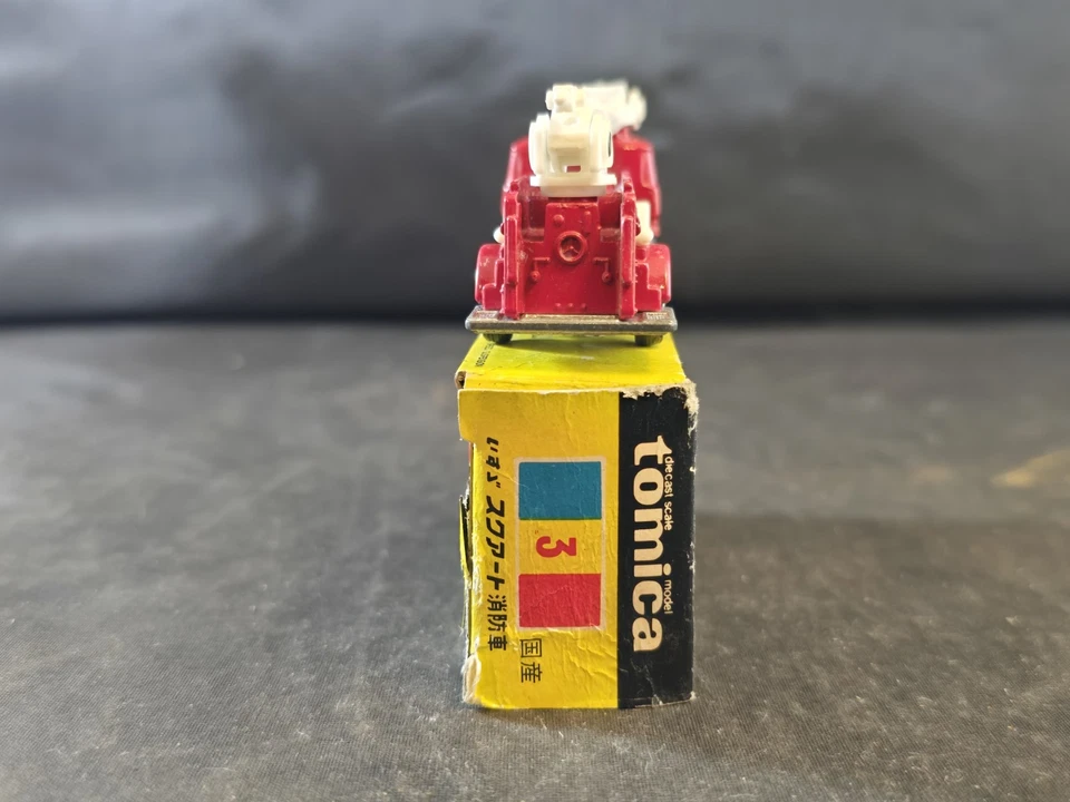 VINTAGE Tomy Tomica No. 3 ISUZU SQURT FIRE ENGINE IN BOX 70's - Image 3 of 4