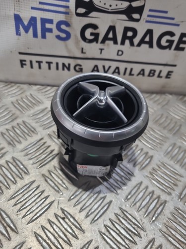 Mercedes Cla C117 2013-2016 Air Vent Front Left A1178300554 - Picture 4 of 12