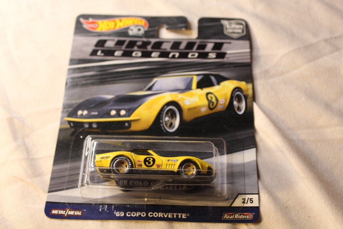 Hot Wheels Premium Car Culture Circuit Legends '69 Corvette 2/5