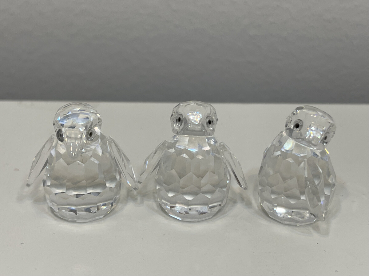 Swarovski Crystal 209588 Figure 3 Penguins Each 3 Cm. Top