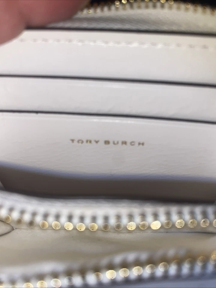 Cartera para mujer de cuero Tory Burch blanca con cremallera alrededor Foto 3 de 4