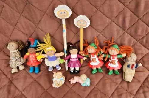 Vintage Cabbage Patch Figures Mixed Lot/Figures/Pencils/knock Off Clip Ons Guc