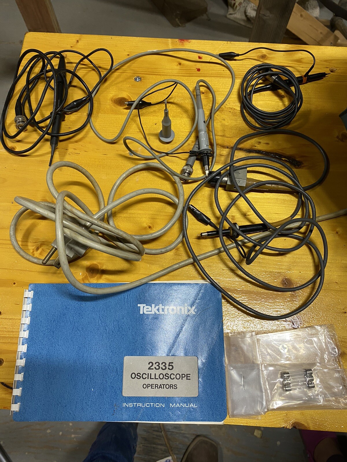 Tektronix 2335 2 Channel 100 MHz Portable Oscilloscope EBay tektronix-2335-2-channel-100-mhz-portable-oscilloscope-ebay