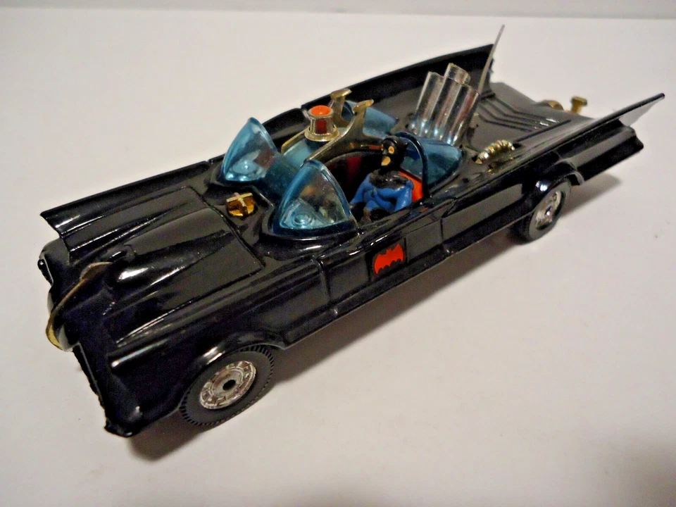CORGI BATMOBILE & BATBOAT WITH TRAILER SET ENGLAND DIECAST VINTAGE 1976 RARE - Image 4 of 4