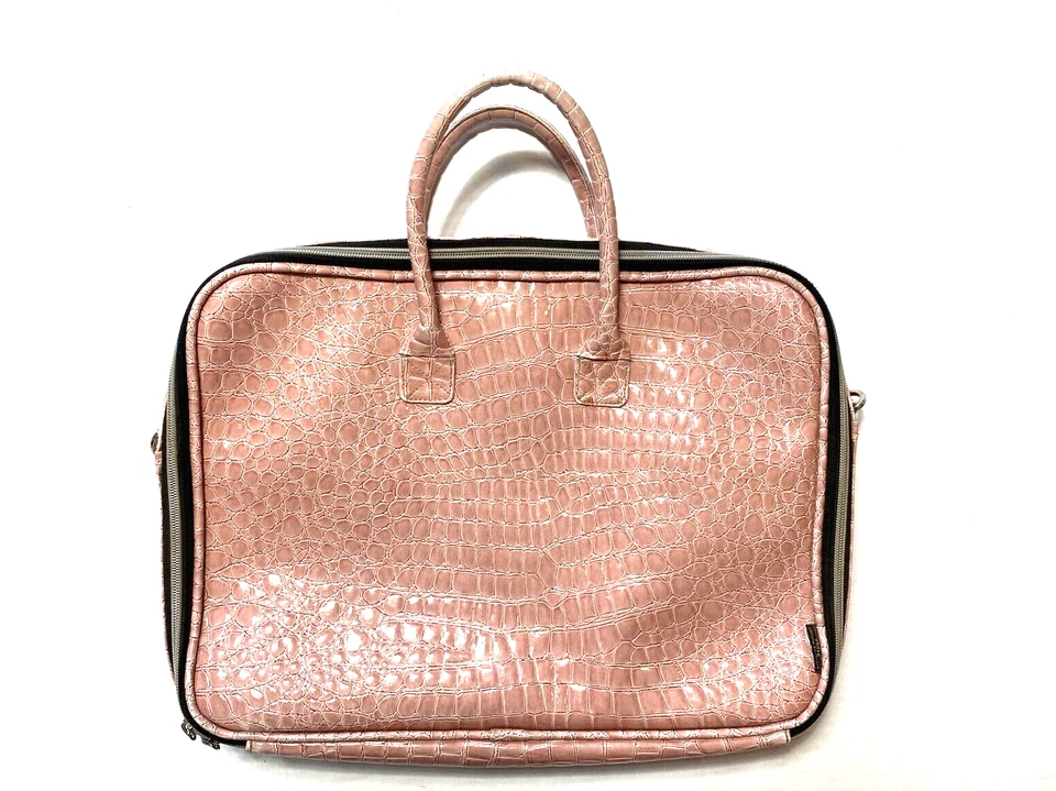 Maletín organizador de viaje para computadora portátil Catherine Manuell en relieve rosa Foto 4 de 4