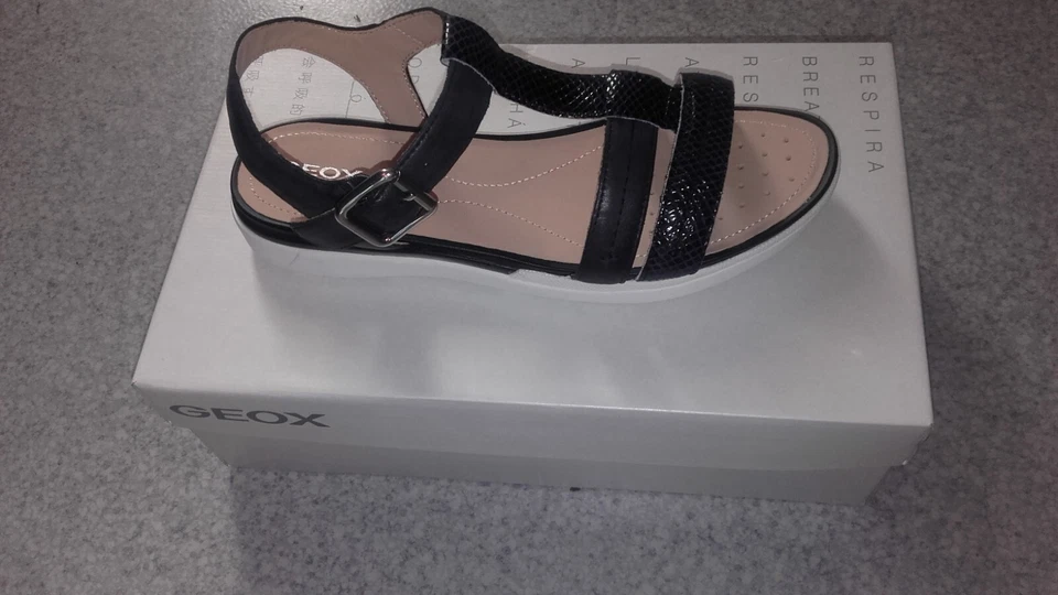 Chaussures femme pointure 38 neuves "Geox" - Photo 1/1