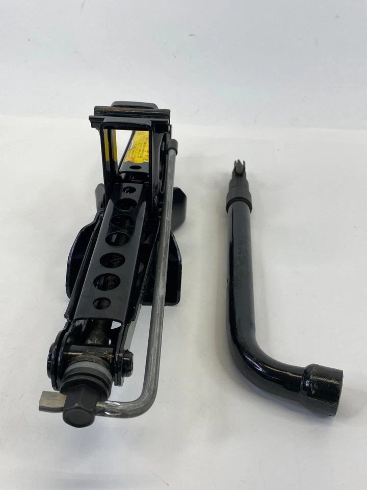 Volvo XC70 2008-2016 Juego de llaves de tuerca y gato de neumático de repuesto de emergencia OEM Foto 3 de 4