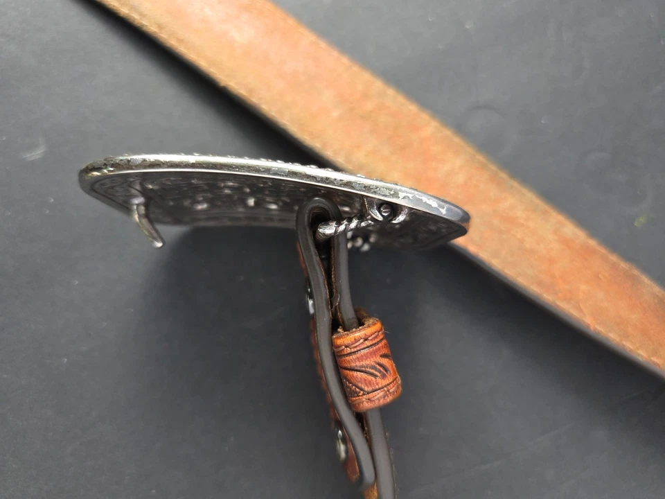 Cinturón de cuero marrón para mujer ARIAT con hebilla Fillagree de estrás plateada Foto 4 de 4