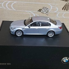 1/43 BMW M5 E60 Dealer Color Siler Minichamps Kyosho