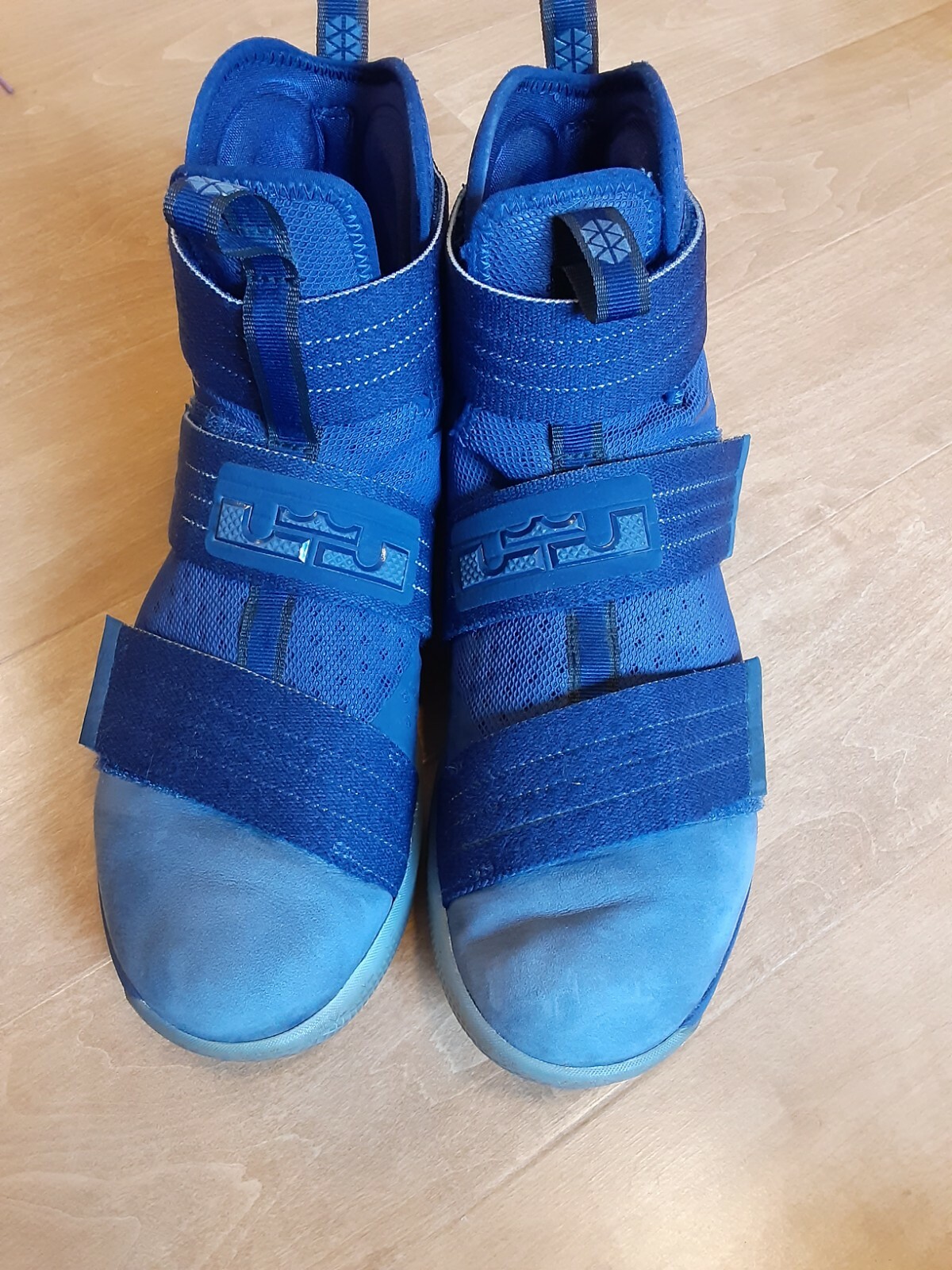 lebron james shoes size 10