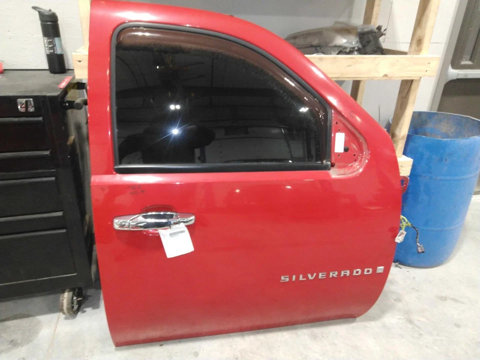 Used Front Right Door Assembly Front fits: 2008 Chevrolet Silverado 1500 pickup - Imagem 2 de 4