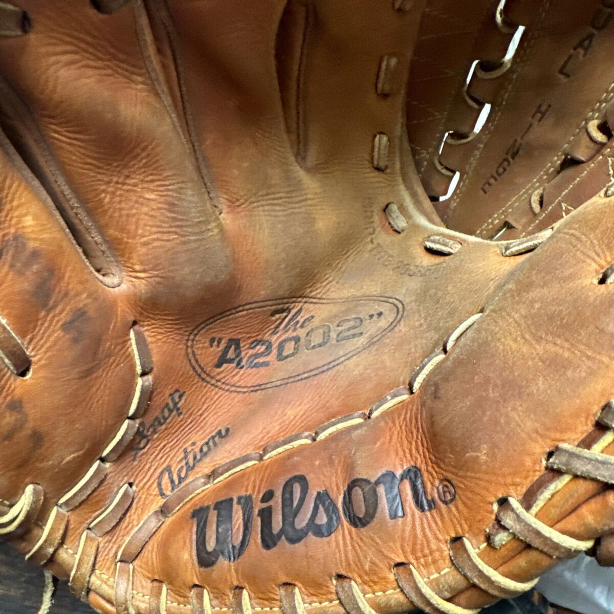 LHT Wilson A2000 Snap-Action Dual Hinge Baseball Glove Pro LHT Wilson A2000 Snap-Action Dual Hinge Baseball Glove Pro